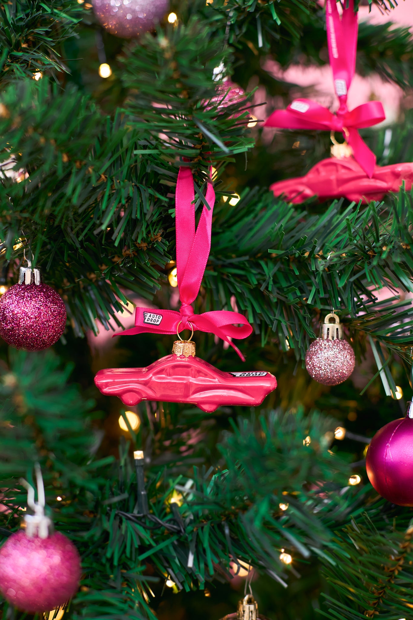 Autodrop Cadillac Kerstbal in de boom